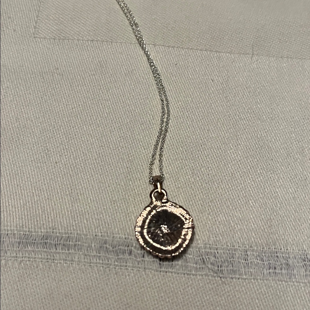 Elegant Silver Pendant Necklace - Picture 4 of 6